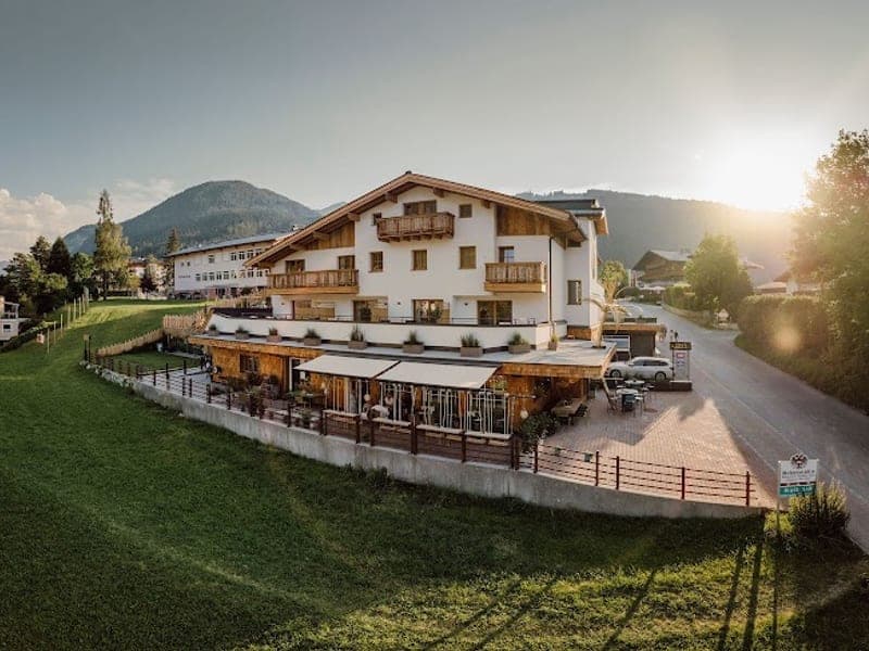 Uncle Jacks - tropicAlps lifestyle hotel