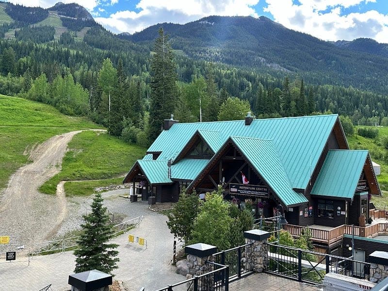 Glacier Mountaineer Lodge