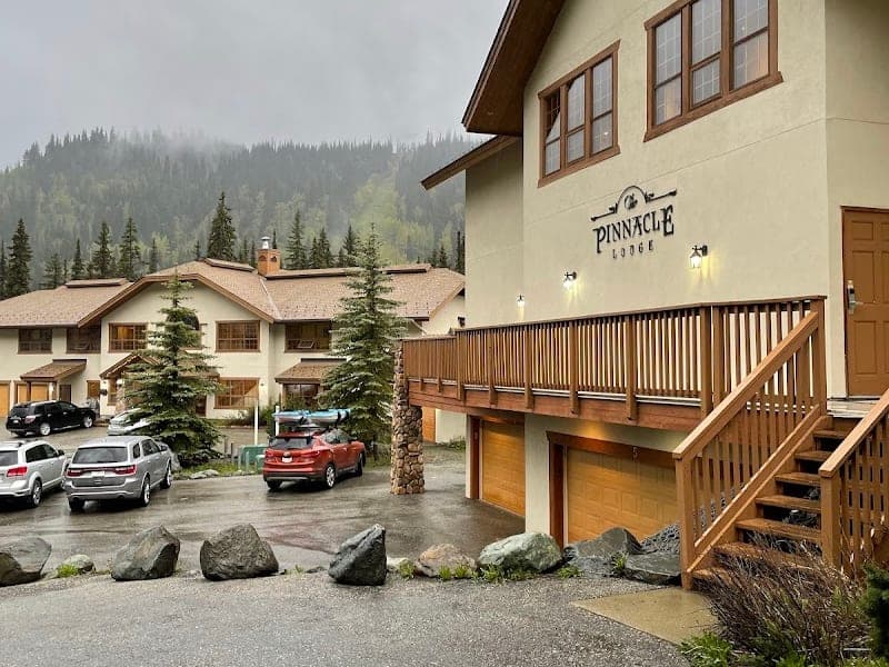 Pinnacle Lodge