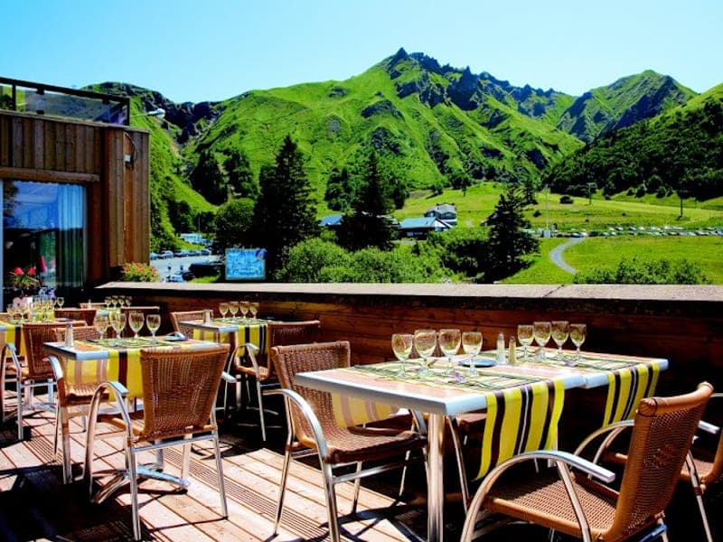 Hôtel Le Puy-Ferrand, Restaurant La Table de L'Ours. Meilleur prix Garanti sur notre site