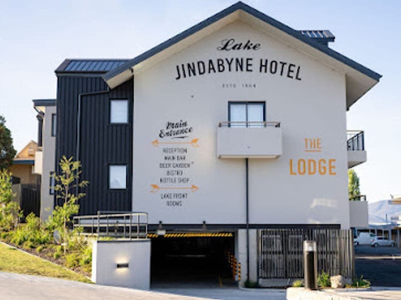 Lake Jindabyne Hotel